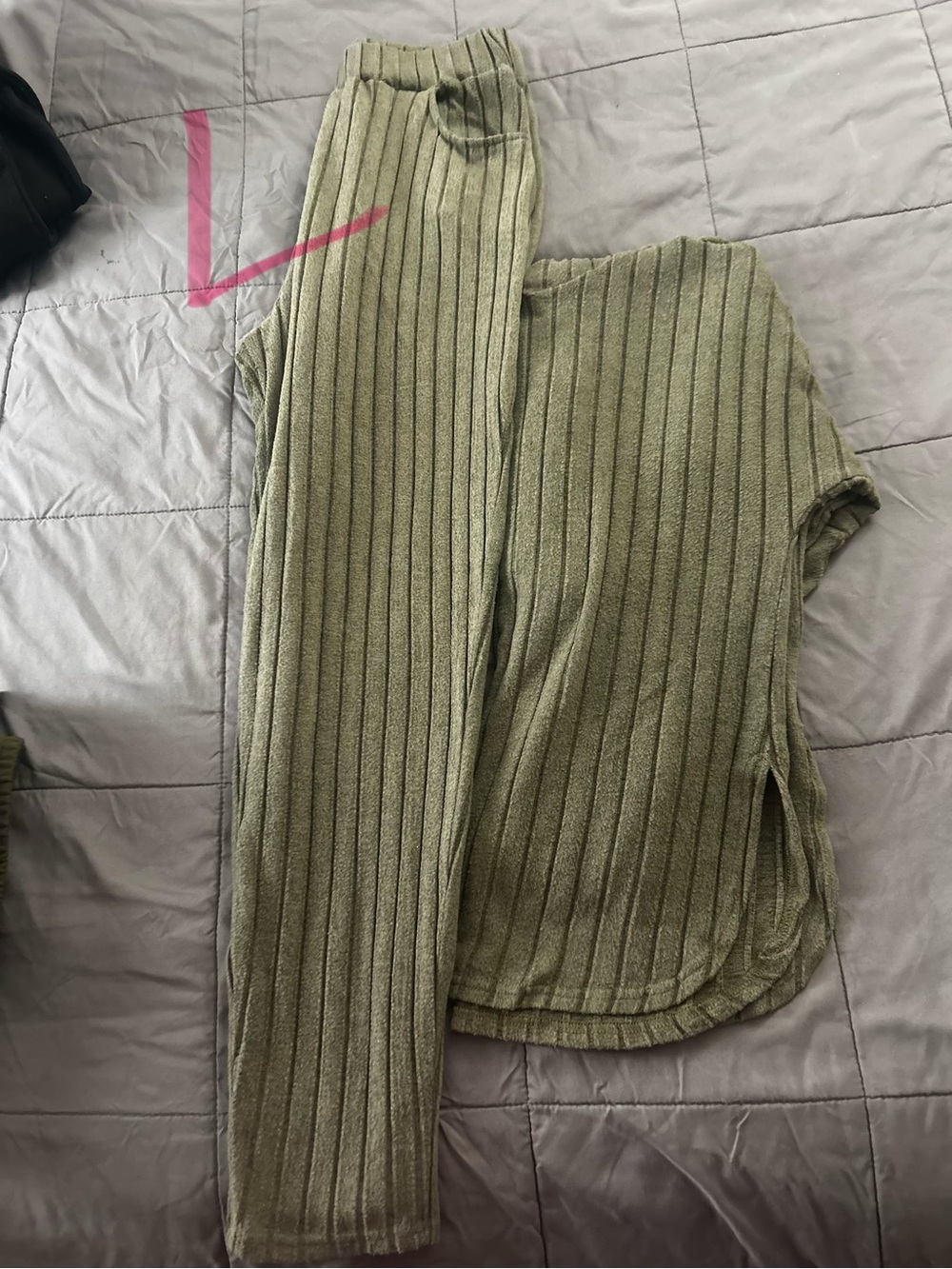 Women’s Ribbed Two-Piece Loungewear Set in Olive Green